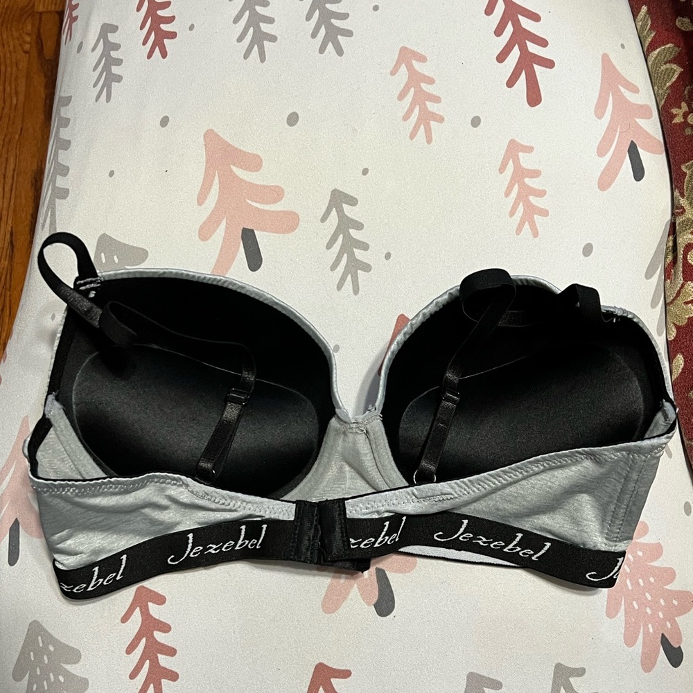 Jezebel Silver and Black Women's Bra - Picture 2 of 7